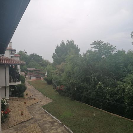 Spacious Fully Furnished Studio In Kavarna Apart Hotel Bagian luar foto