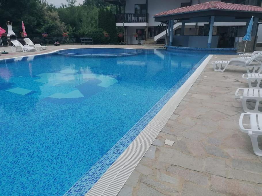 Spacious Fully Furnished Studio In Kavarna Apart Hotel Bagian luar foto
