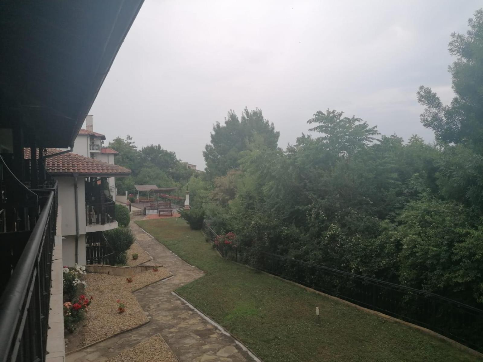 Spacious Fully Furnished Studio In Kavarna Apart Hotel Bagian luar foto