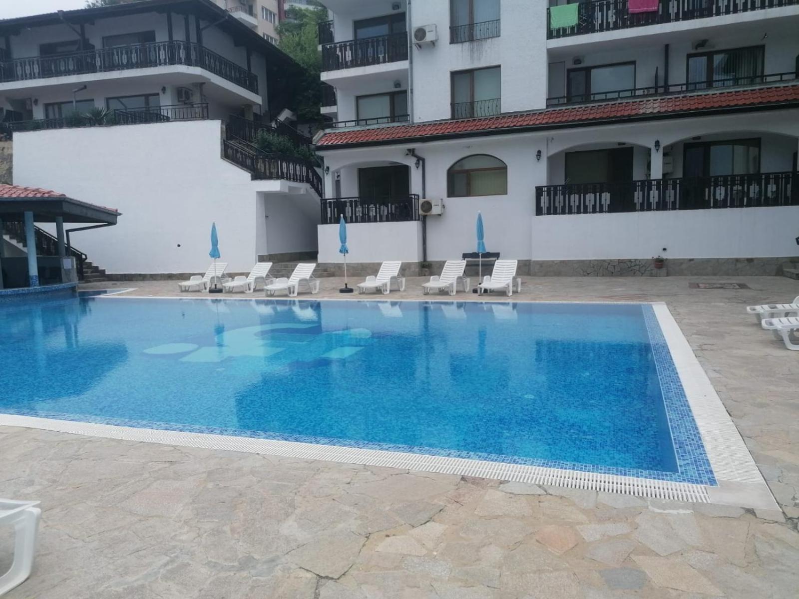 Spacious Fully Furnished Studio In Kavarna Apart Hotel Bagian luar foto
